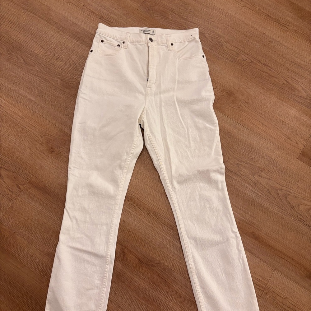 White High-Waisted Jeans